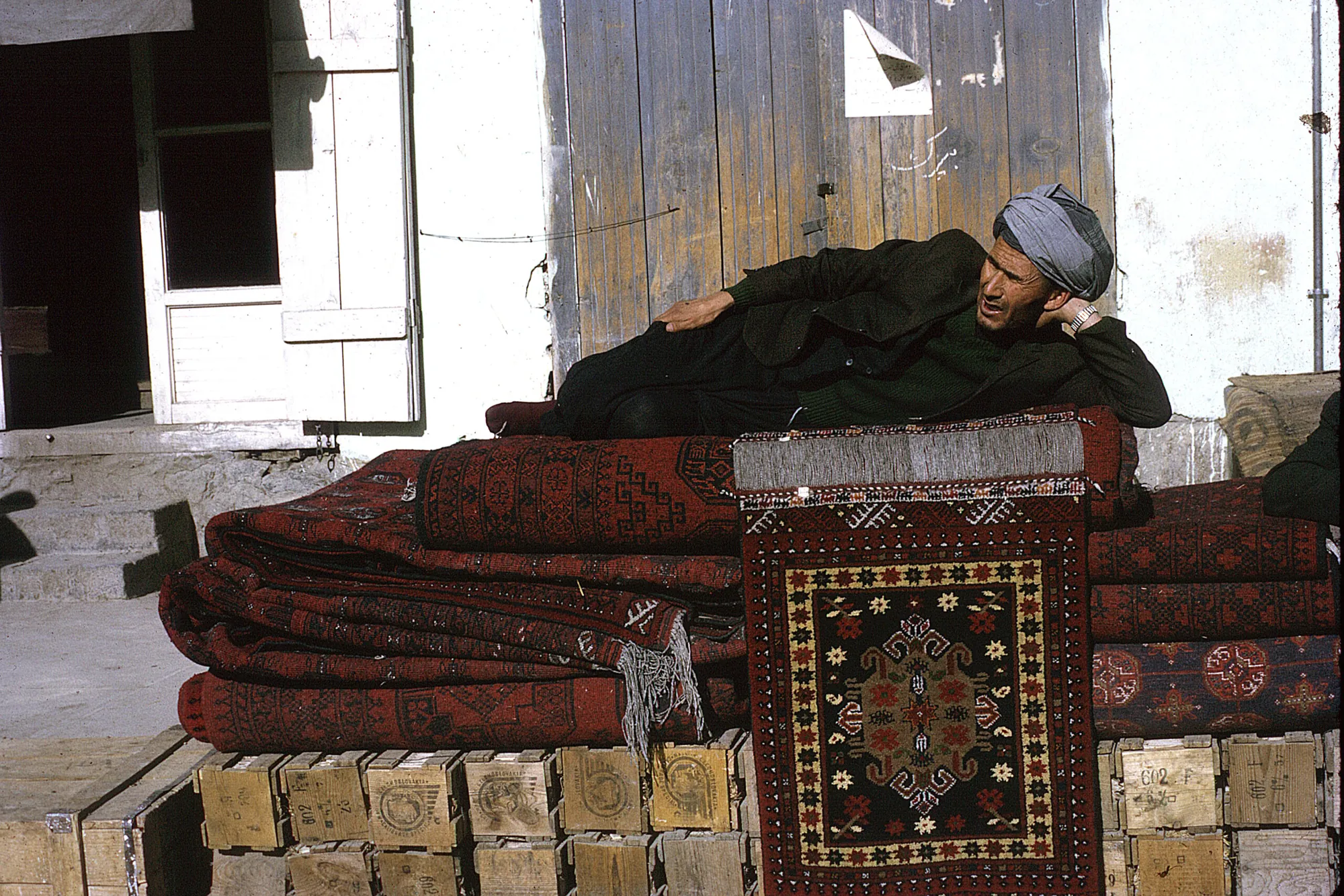 kabul-carpet-bazaar-1971