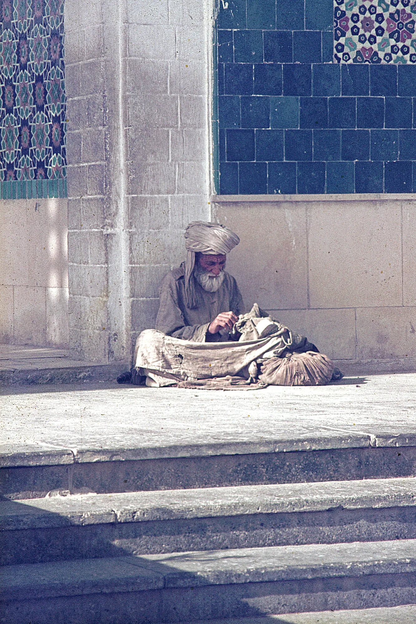 poor-man-at-mosque-1970
